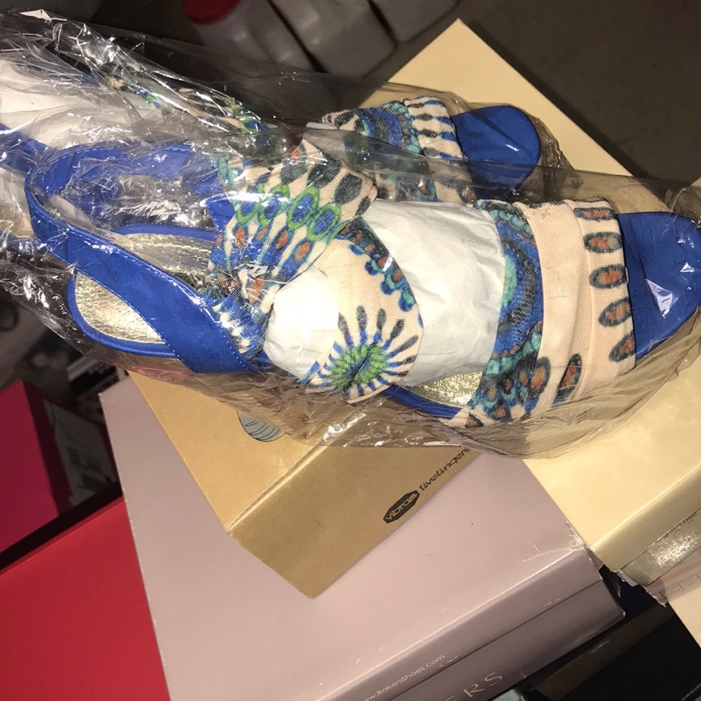 Bakers tie around heel